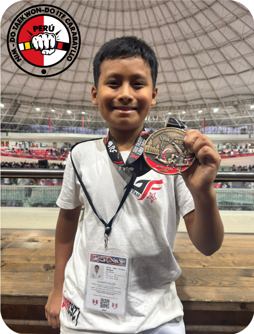 Niño Taekwondo Izquierda